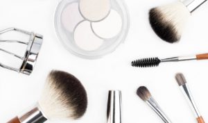 makeup-brush-1768790_1920-300x177